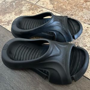 BALENCIAGA SLIDES